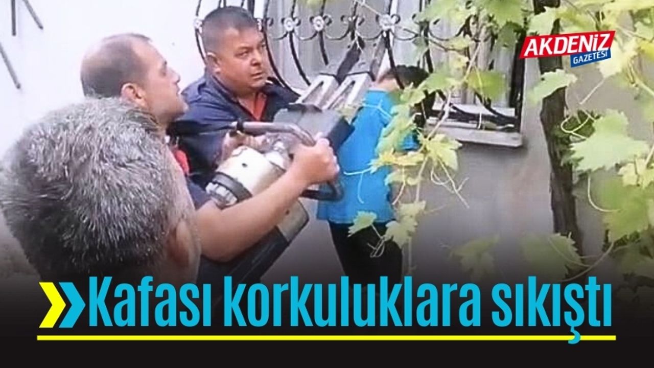 Başını demir korkuluklara sıkıştıran çocuk kurtarıldı