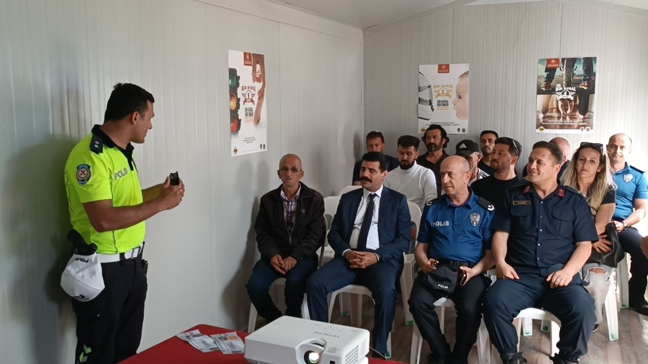 Demre'de motosiklet sürücülerine yönelik eğitim verildi