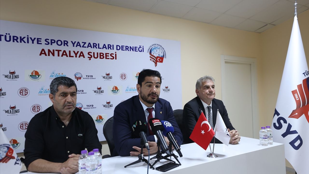 Taha Akgül Antalya'da Basınla Bir Araya Geldi