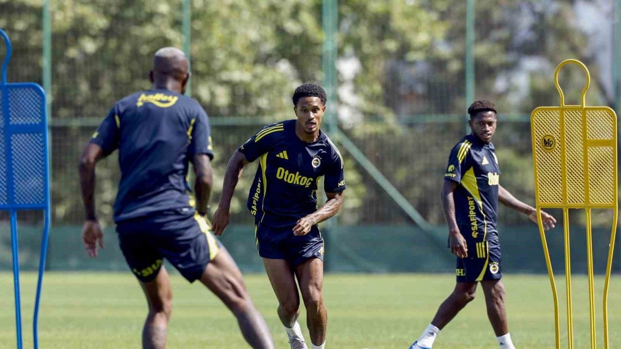 Fenerbahçe Yeni Sezon Hazırlıklarını Sürdürüyor