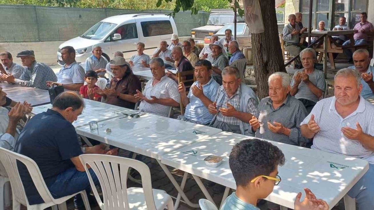 Tarsus’un Kırsal Mahallesinde İmeceyle Aşure Kaynadı