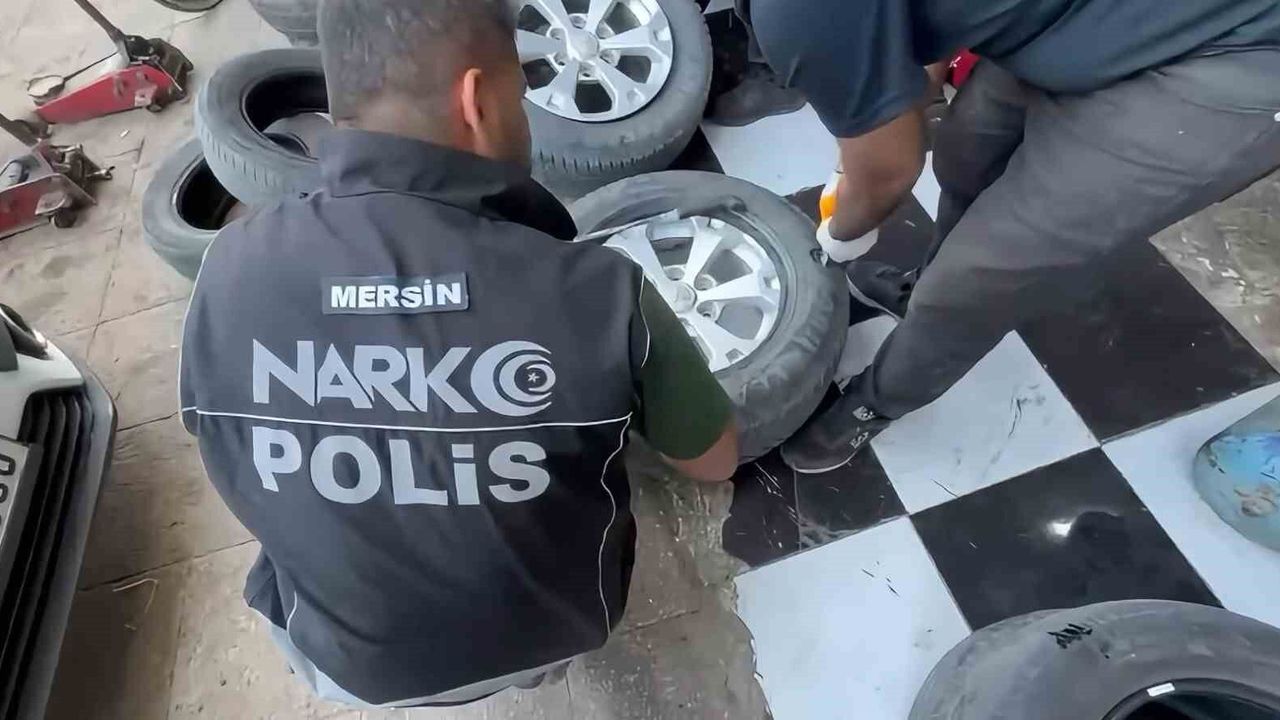 Lastiklere yapılan özel bölmeden 8 kilo 266 gram eroin çıktı