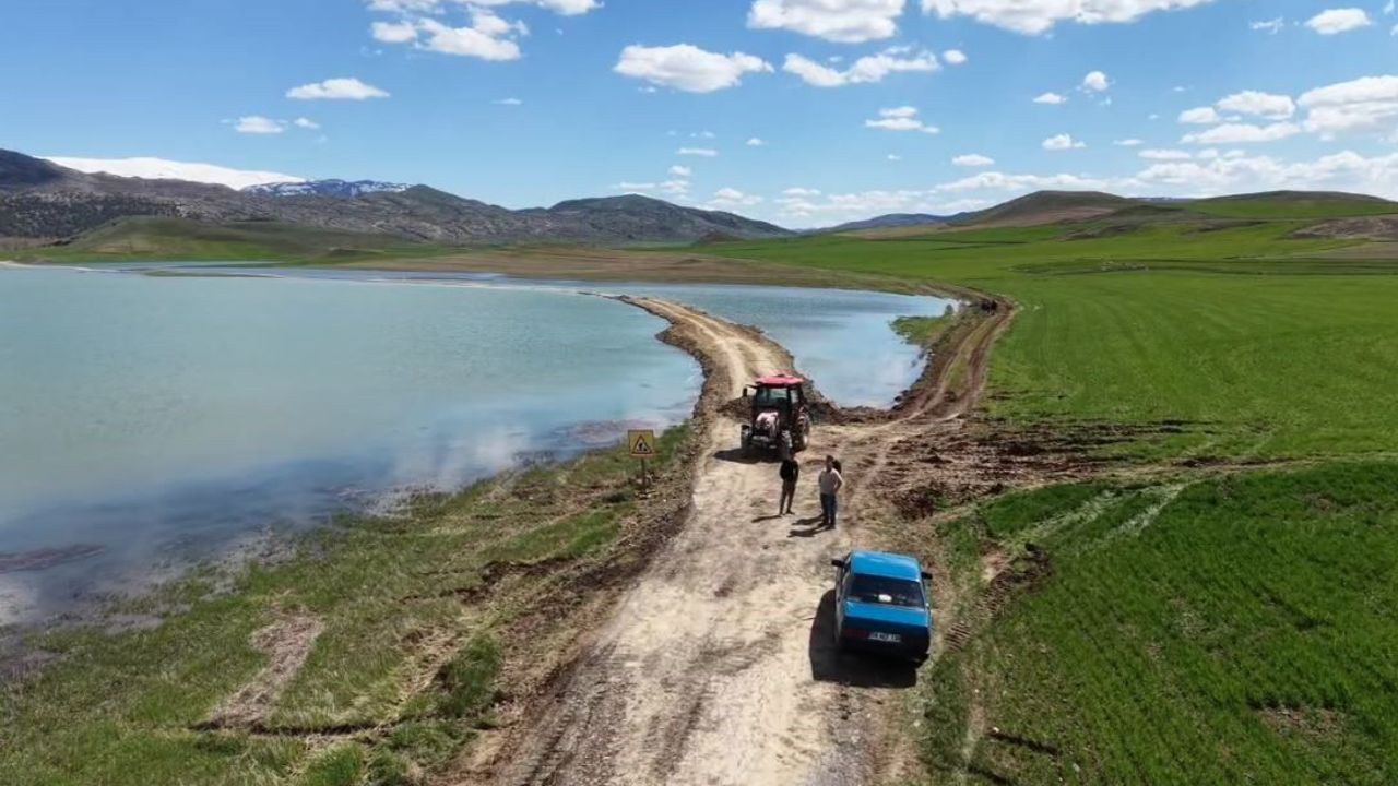 Tarım Arazileri ve Yollar Sular Altında Kaldı
