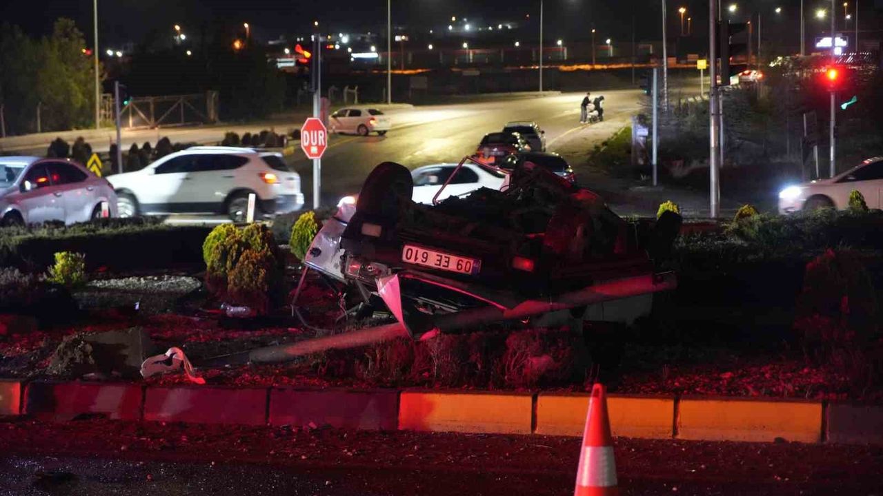 Otomobiller Kavşakta Çarpıştı: Niğde'de Can Pazarı