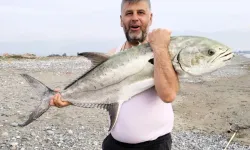 Sahilde oltayla dev balık yakaladılar