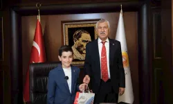 Adana Büyükşehir Belediye Başkanı, Zeydan Karalar makamını minik Ata Ergül’e teslim etti