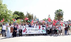 Öğrenciler, İsrail saldırılarını protesto etti