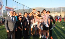 Depremzede çocuklar için düzenlenen futbol turnuvası tamamlandı