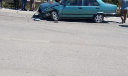 Kavşakta iki otomobil çarpıştı: 1 yaralı
