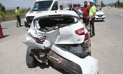 Üç aracın karıştığı kazada 4 kişi yaralandı