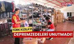 Türk Kızılay depremzedelere yardım malzemesi dağıttı
