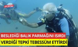 Beslediği balık parmağını ısırdı, verdiği tepki tebessüm ettirdi