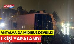 Antalya'da midibüs devrildi: 1 Yaralı