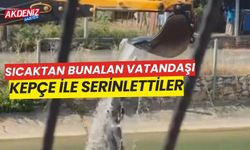 Sıcaktan bunalan vatandaşı kepçeyle serinlettiler