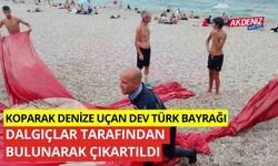 Koparak denize uçan dev Türk bayrağı dalgıçlar tarafından bulunarak çıkarıldı