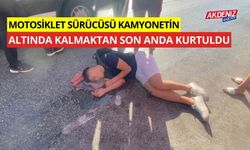 Motosiklet sürücüsü kamyon altında kalmaktan son anda kurtuldu