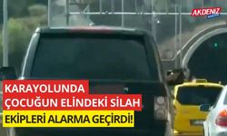 Karayolunda çocuğun elindeki silah ekipleri alarma geçirdi