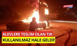 Hatay'da alevlere teslim olan tır kullanılamaz hale geldi