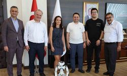 TÜBİTAK destekli robot projesi, Rektör Türkdoğan’a tanıtıldı