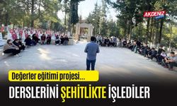 OSMANİYE'DE ÖĞRENCİLER DERSLERİNİ ŞEHİTLİKTE İŞLEDİLER