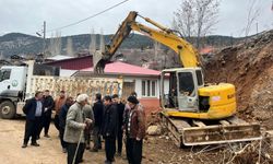 İlk kez yolları yapılan vatandaşlardan dua