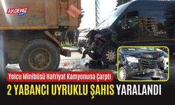 Yolcu Minibüsü Hafriyat Kamyonuna Çarptı, 2 Kişi Yaralandı