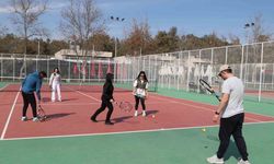 Büyükşehir Belediyesi’nden ücretsiz tenis eğitimi