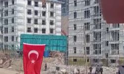 Deprem konutlarında işin bitmesini davul zurnayla kutladılar