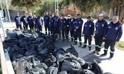 Seyir terasında gerçekleştirilen temizlik çalışmalarında torbalarca çöp toplandı