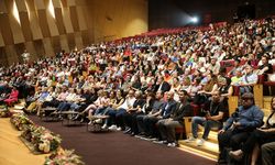 8. Uluslararası Denizli Cam Bienali'nde sanatçılar cam eserleri "giyerek" sergiledi
