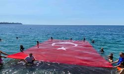 Antalya'da Denizde Dev Bayrakla 19 Mayıs Coşkusu
