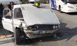 Burdur'da kamyonetin çarptığı otomobildeki 3 kişi yaralandı
