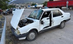 Kamyonet ile otomobil çarpıştı: 1 yaralı
