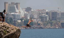 Yürekleri Ağza Getiren Anlar: Antalya'da Adrenalin Uğruna Hayatlarını Riske Attılar