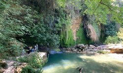 Antalya'nın Doğal Cenneti Kurşunlu Şelalesi Ziyaretçi Akınına Uğruyor