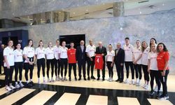 Cumhurbaşkanı Erdoğan, A Milli Kadın Voleybol Takımı ile Buluştu