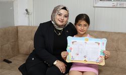 Depremzede Öğrenciye Karne Hediyesi