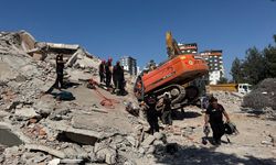 Enkaz Altında Kalan İş Makinesi Operatöründen Kötü Haber