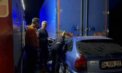 Gemlik Otobanında Feci Kaza: Otomobil Kamyonun Altına Girdi!