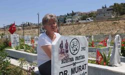 Hatay’da Deprem Mezarlığında Hüzünlü Arefe