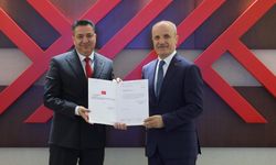 Osmaniye OKÜ Rektörü Uzun, Mazbatasını YÖK Başkanı Özvar'dan Aldı