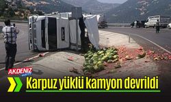 Osmaniye'de Korkutan Kaza: Karpuz Yüklü Kamyon Devrildi