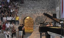 KKTC'li piyanist Rüya Taner Anemurium Antik Kenti'nde konser verdi