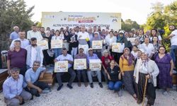 Mersin'de 'Altın Kovan Projesi' ile Üreticilere Kovan ve Ekipman Dağıtıldı