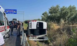 Minibüs Kontrolden Çıkarak Devrildi, 6 Turist Yaralandı