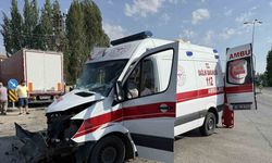 Ankara’da Tır ile Ambulans Feci Şekilde Kaza Yaptı