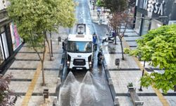 Bandırma'da Temizlik Çalışmaları Aralıksız Sürüyor