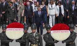 CHP Genel Başkanı Özel, Lozan Antlaşması’nın 102’nci yıldönümünde Anıtkabir’i ziyaret etti