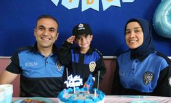 Kars'ta Polislerden Minik Hayranına Doğum Günü Sürprizi