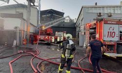 Kocaeli’de Demir Çelik Fabrikasında Yangın